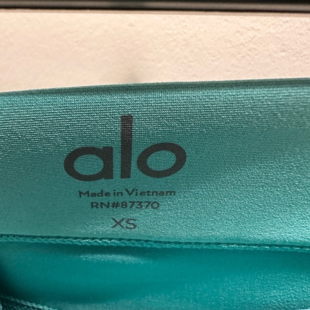 NWOT Alo Leggings with Pockets Size XS - Picture 4 of 4